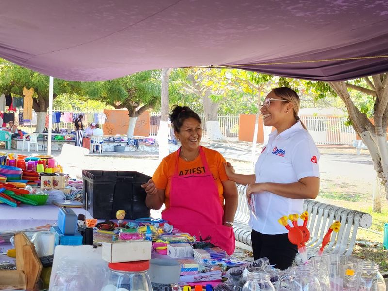 Laura Montes Camacho, candidata a diputada local por el distrito 15 en Tecomán, estuvo en la colonia Libertad para escuchar de primera mano las preocupaciones y necesidades de sus habitantes y, entre las problemáticas más recurrentes que enfrenta la colonia, destacan la falta de luminarias y la necesidad de reparación de las que se encuentran dañadas, lo cual ha generado un ambiente de inseguridad para los residentes.