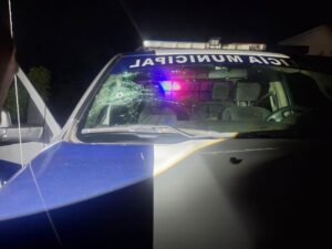 Lee más sobre el artículo Deja patrullas rafagueadas enfrentamiento entre hombres armados y policías, en Tecomán
