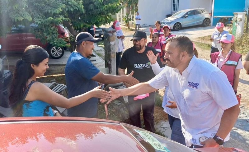 En este momento estás viendo Recorre candidato a diputado federal Nazario Rodríguez colonias de Manzanillo