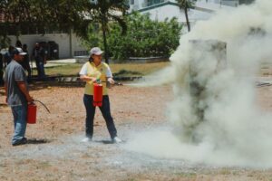 Lee más sobre el artículo Capacitan a más universitarios de Manzanillo en el combate de incendios