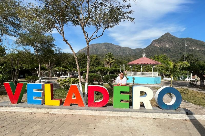 En este momento estás viendo Visita Diana Zepeda comunidades de Manzanillo; habitantes le muestran su apoyo