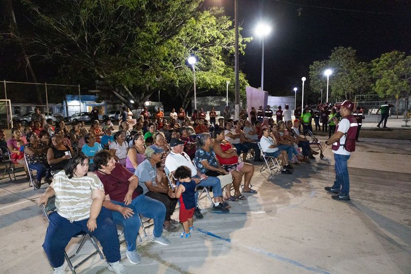 En este momento estás viendo Anuncia Armando Reyna que el parque de la Sor Juana tendrá cancha techada