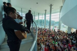 Lee más sobre el artículo Con Ballet Folklórico, rinden homenaje a mamás universitarias en su día social