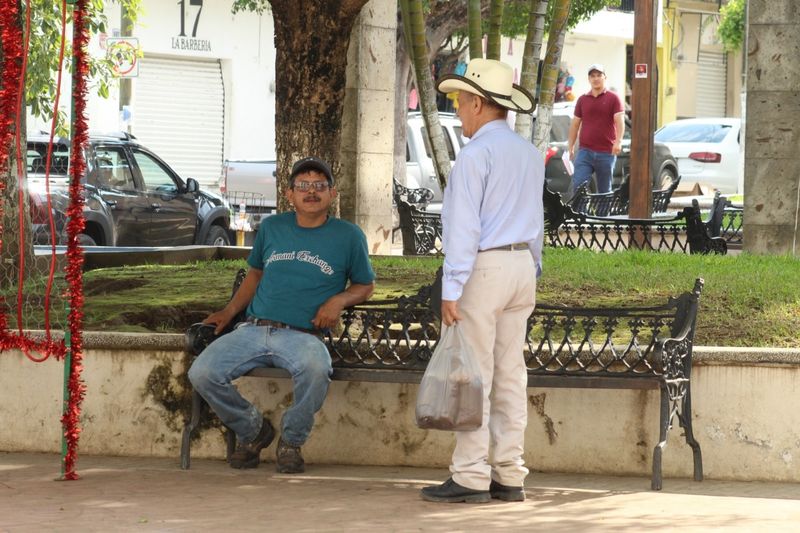 En este momento estás viendo Contra la radiación solar, Salud Colima recomienda permanecer a la sombra, hidratarse y usar ropa protectora