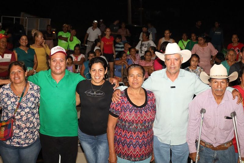 En este momento estás viendo Encabeza Cruz Méndez reuniones vecinales en Armería