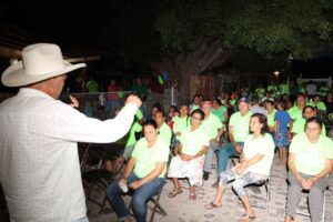 Lee más sobre el artículo Cruz Méndez recibe el respaldo de habitantes de Rincón de López