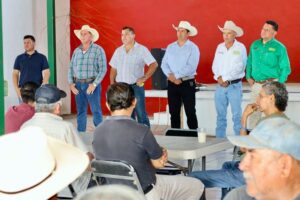 Lee más sobre el artículo Cruz Méndez y Virgilio Mendoza se reúnen con ganaderos de Cofradía de Juárez