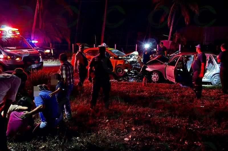 En este momento estás viendo Auto choca de frente a taxi en Armería; un muerto y 2 heridos