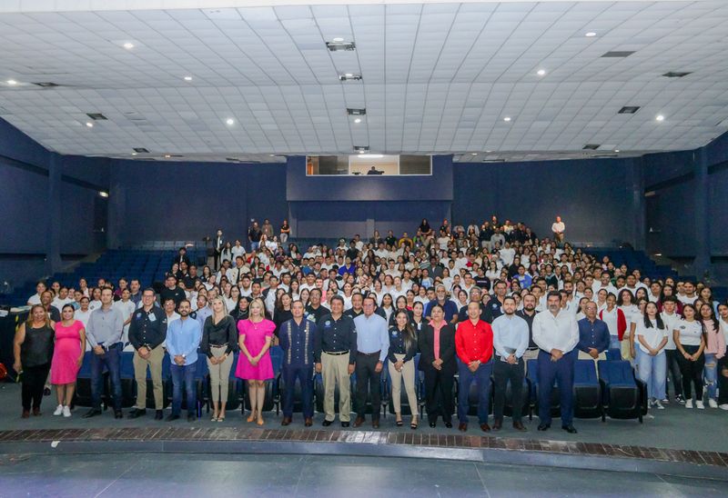 En este momento estás viendo Personal de enfermería, esencial para el bienestar colectivo: Rector