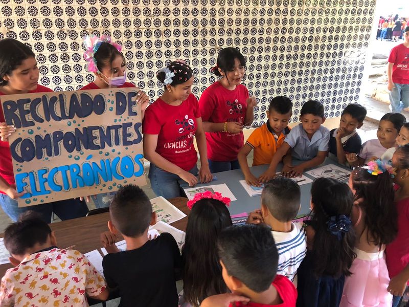 En este momento estás viendo Promueven gusto por la ciencia en estudiantes de primaria