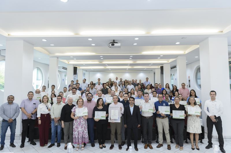 En este momento estás viendo Recibe UdeC 27 certificados internacionales ISO 9001:2015