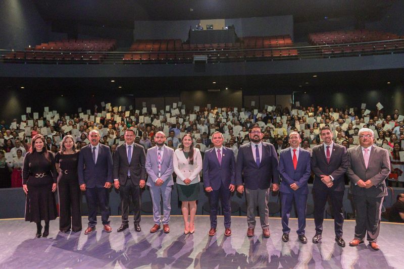 En este momento estás viendo Reconoce UdeC a mejores docentes y a trabajadores por 15, 20 y 25 años de servicio