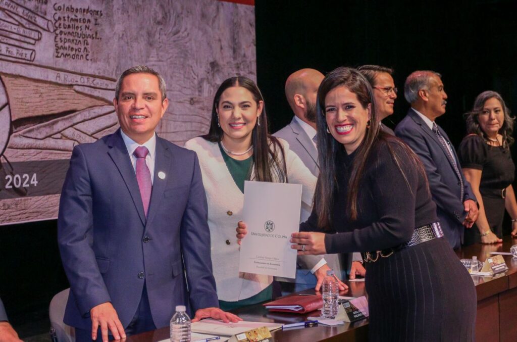 Reconoce UdeC a mejores docentes y a trabajadores por 15, 20 y 25 años de servicio