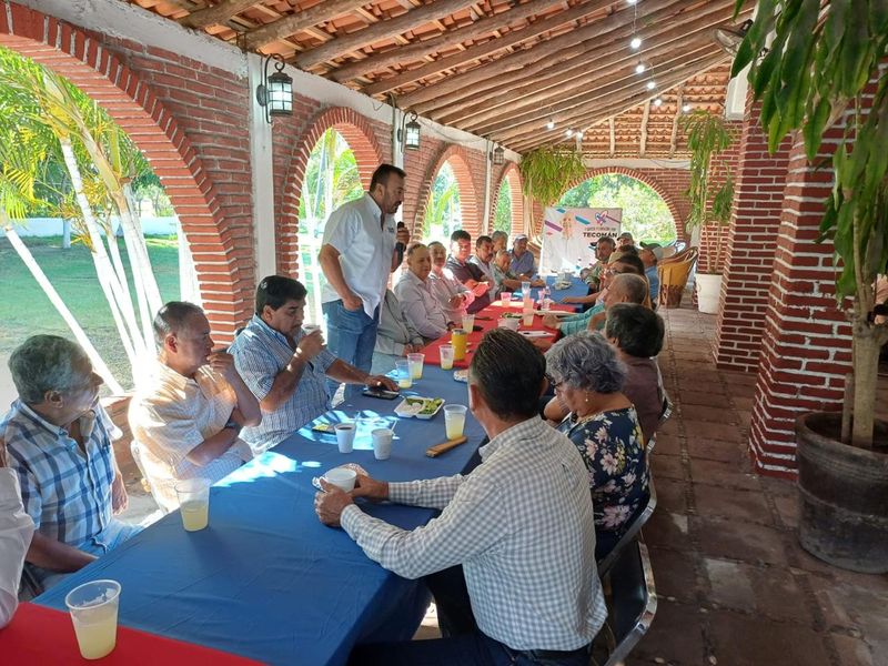 En este momento estás viendo Se reúne Nazario con socios del módulo Tecuanillo