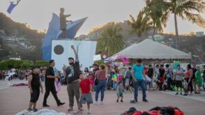 Lee más sobre el artículo Sorprenden espectaculares y coloridos papalotes en las Fiestas de Mayo, en Manzanillo