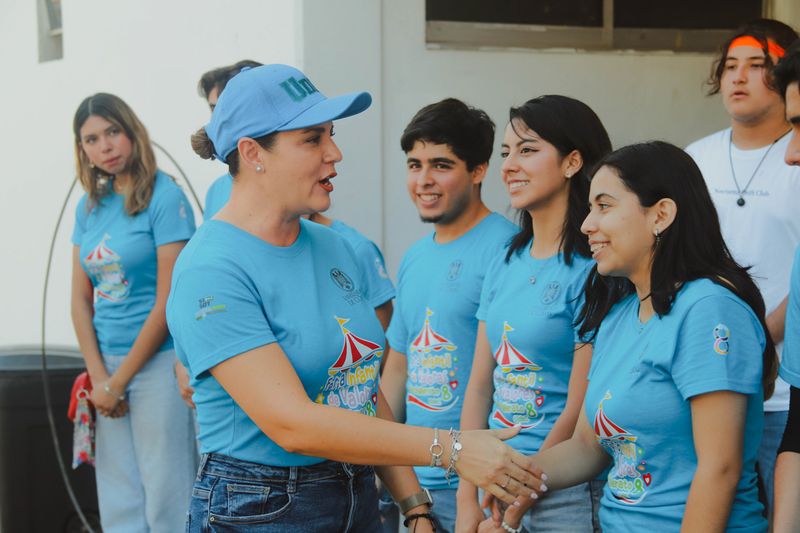 En este momento estás viendo Voluntariado Universitario celebra a la niñez en el Bachillerato 8 de San Pedrito