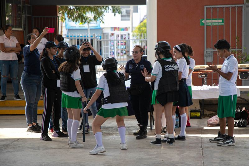 En este momento estás viendo Ayuntamiento de Manzanillo realiza Jornadas por la Paz en la Secundaria Fernando Moreno