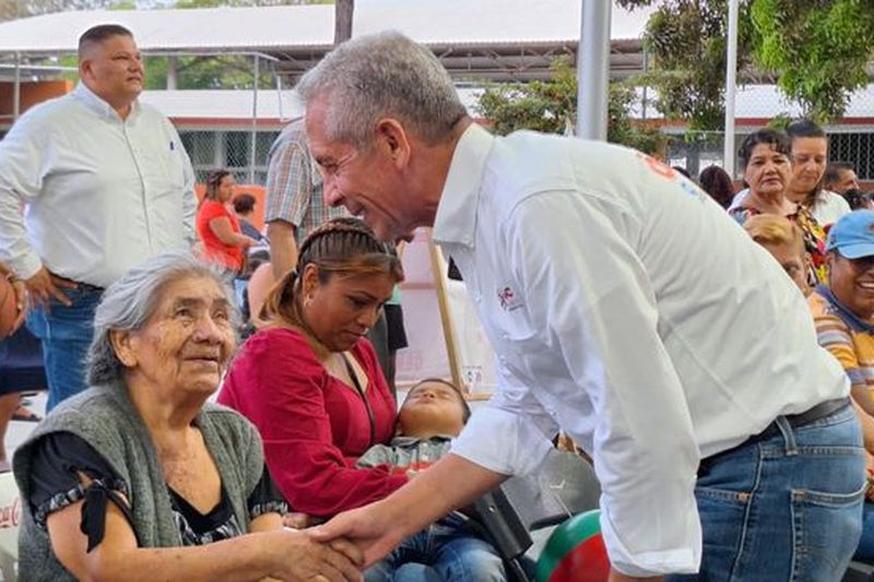 En este momento estás viendo Se reúne Óscar Ávalos con mamás de Tecomán