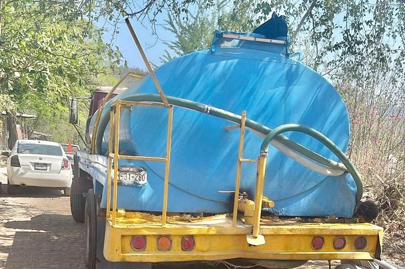 En este momento estás viendo Comuna armeritense atiende demanda de agua en Cofradía de Juárez