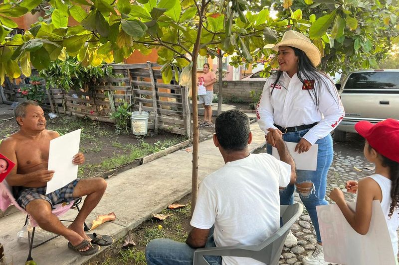 En este momento estás viendo ‘Colonias del sur de Tecomán enfrentan deficiencias en calles y drenaje’: Jessi Valencia