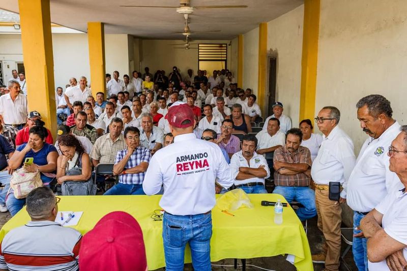 En este momento estás viendo Taxistas de Tecomán ofrecieron espacios a actores políticos en este proceso electoral