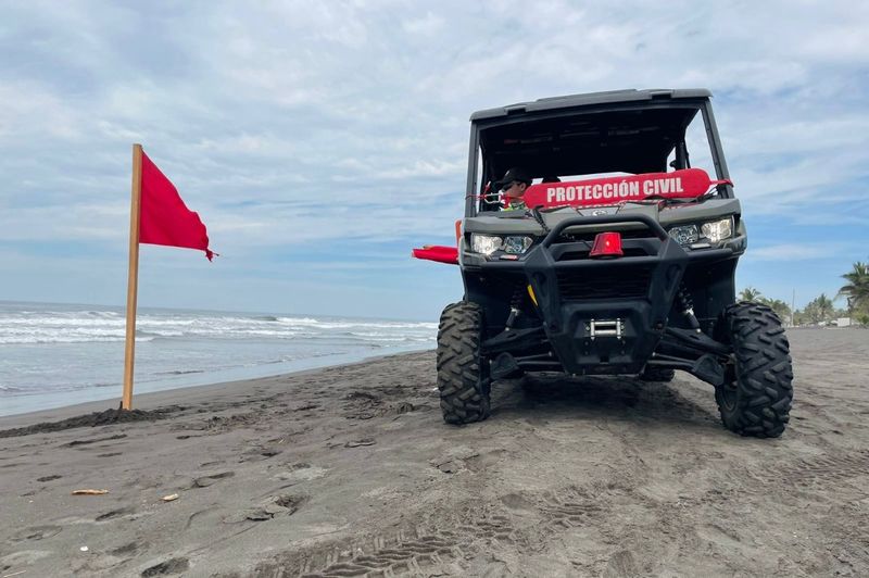 En este momento estás viendo Alerta por mar de fondo; colocan banderas rojas en playas de Colima