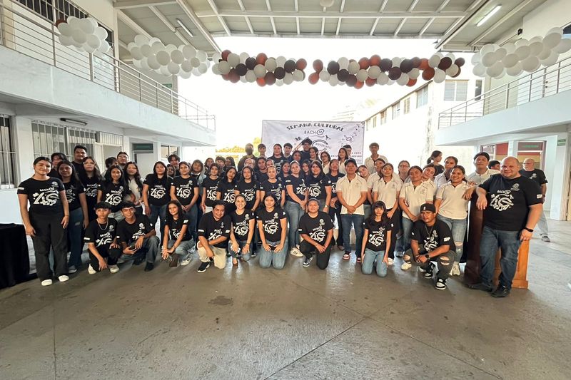 En este momento estás viendo Celebra Bachillerato 10 semana cultural, por 49 aniversario