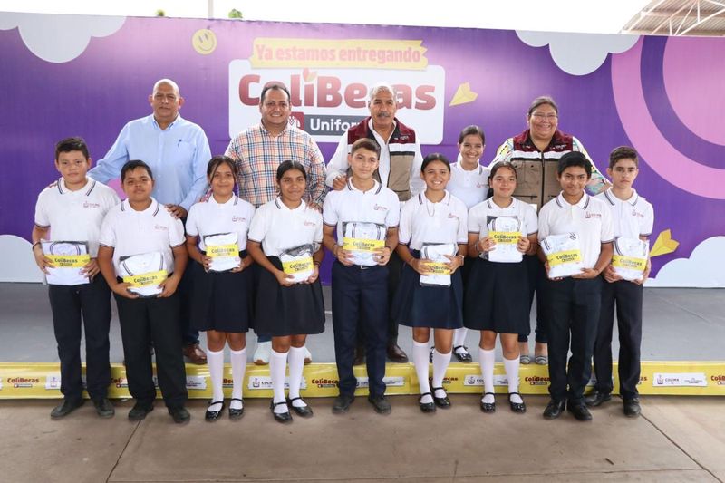 En este momento estás viendo Gobierno Colima entregó ColiBecas-Uniformes a estudiantes de Ixtlahuacán, este viernes