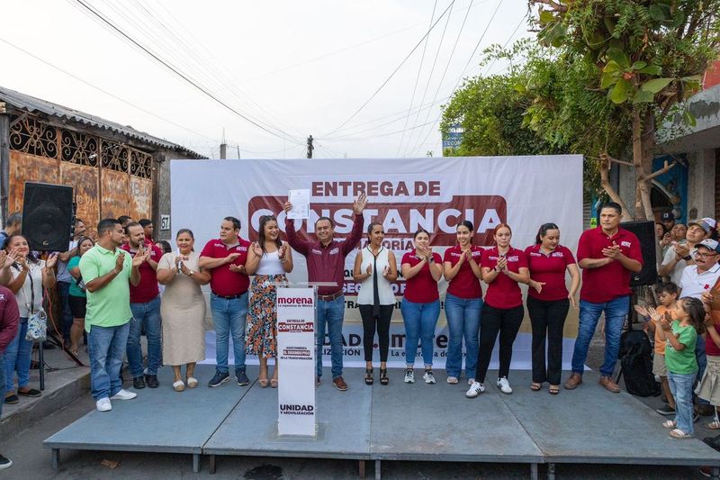 En este momento estás viendo Armando Reyna recibe constancia de alcalde electo de Tecomán