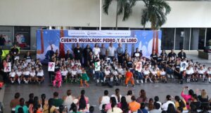 Lee más sobre el artículo Protagonizan más de 160 estudiantes de preescolar cuento ‘Pedro y el lobo’