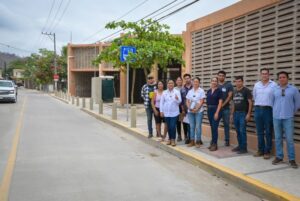 Lee más sobre el artículo Recibe alcaldesa de Manzanillo de Sedatu el espacio cultural y deportivo ‘Santiago’