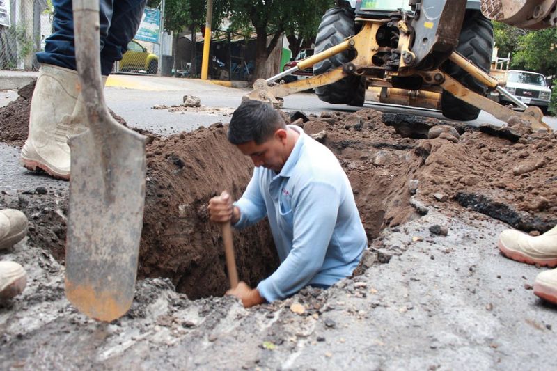 En este momento estás viendo Ciapacov sustituye 40m de la red de drenaje de la colonia Fátima, en Colima