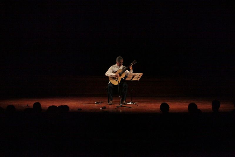 En este momento estás viendo Con un concierto de Carlos Laguna inicia edición 18 de Guitarromanía