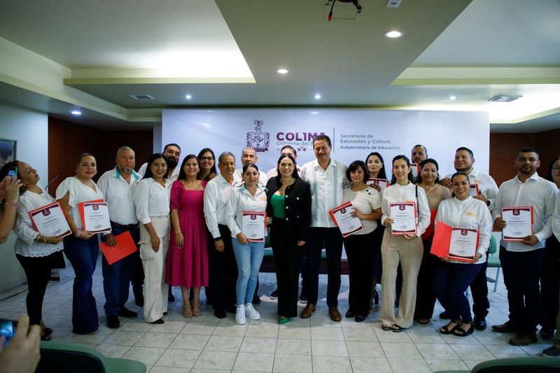 En este momento estás viendo Gobierno Colima entrega 22 plazas definitivas a Personal de Apoyo y Asistencia a la Educación