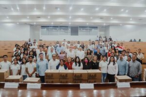 Lee más sobre el artículo Concluye UdeC en Manzanillo entrega de videoproyectores