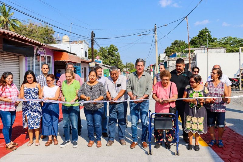 En este momento estás viendo Elías Lozano inaugura cinco obras en zona centro de Tecomán