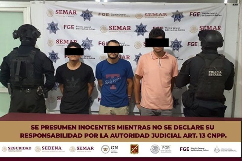 En este momento estás viendo Policía Estatal de Colima detiene a 3 personas en camioneta, con arma de fuego y dosis de droga