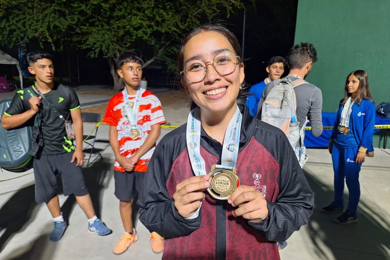 En este momento estás viendo Paola Gallardo da a Colima medalla de oro en frontenis de Nacionales Conade