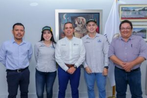 Lee más sobre el artículo Estudiantes de Ingeniería Civil presentan detalles del Coneic Colima 2024 al rector