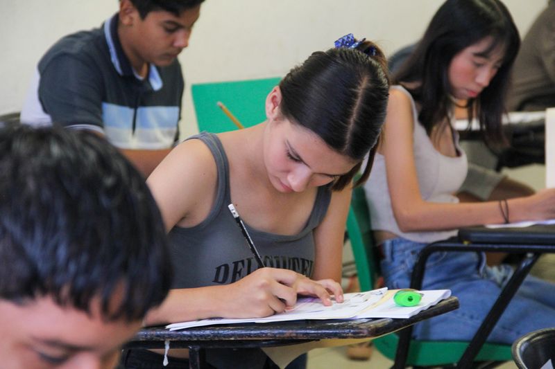 En este momento estás viendo Sin incidentes, evalúa la UdeC a 5 mil 681 jóvenes que aspiran al bachillerato