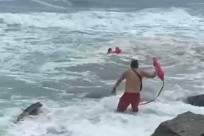 En este momento estás viendo Guardavidas de la UEPC Colima rescataron a una menor de 11 años en riesgo de ahogamiento