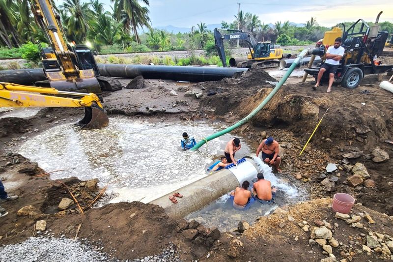 En este momento estás viendo Capdam reparó de manera provisional y emergente daño a tubería de acueducto Armería – Manzanillo