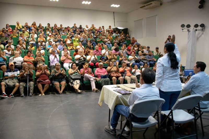 En este momento estás viendo Diálogo directo entre la alcaldesa Griselda Martínez y habitantes del municipio