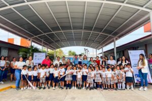 Lee más sobre el artículo Inaugura Elías Lozano techumbre en preescolar José Vasconcelos en Tecomán