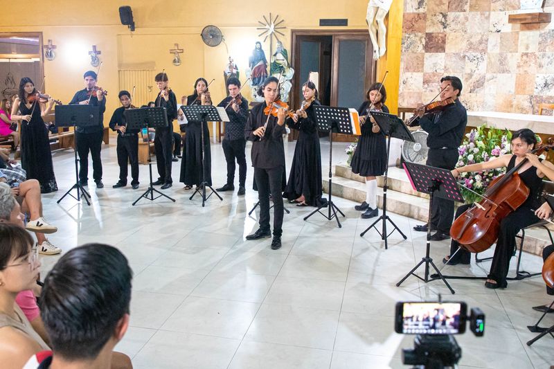 En este momento estás viendo Exitoso concierto ofreció la Camerata ‘Mar de Fondo’ del Ayuntamiento de Manzanillo en templo de Barrio 3