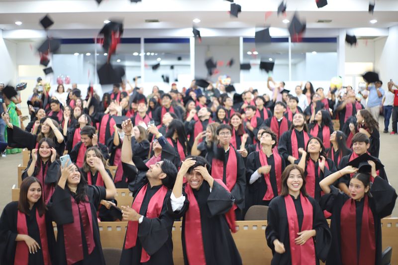 En este momento estás viendo Emotiva graduación del Bachillerato 9 de la UdeC: Generación 2021-2024