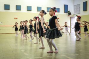 Lee más sobre el artículo Muestran pequeñas aprendizaje técnico y rítmico en danza