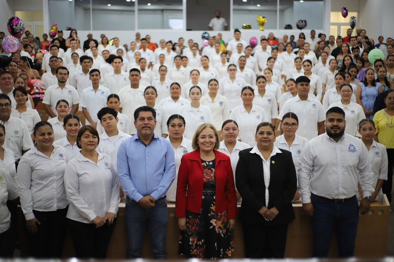 En este momento estás viendo UdeC entrega 75 enfermeros y enfermeras con especialidad técnica, en Manzanillo