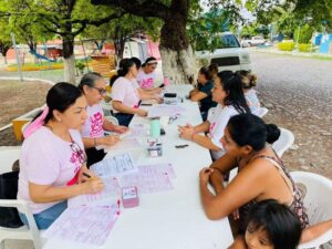 Lee más sobre el artículo Atiende brigada de Asociación Contra el Cáncer Tecomense a 26 personas en Tecolapa