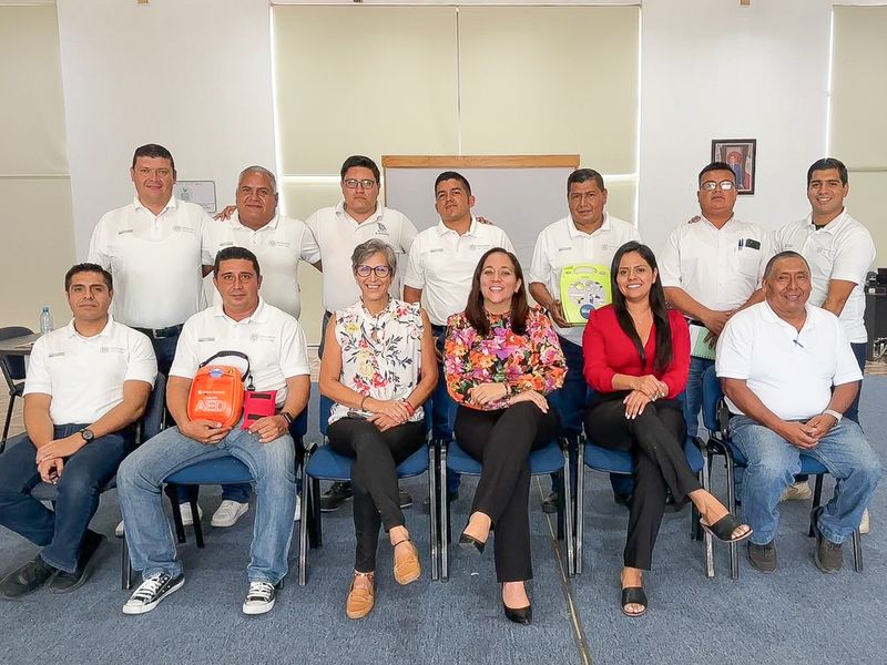 En este momento estás viendo Capacitan a supervisores de vigilancia de la UdeC en el uso de desfibriladores